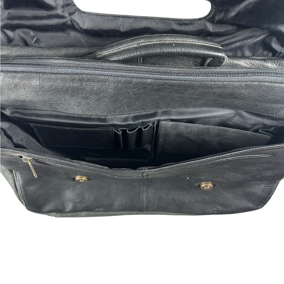 Wilson’s Leather Vintage Black Leather Messenger Bag - Picture 8 of 12